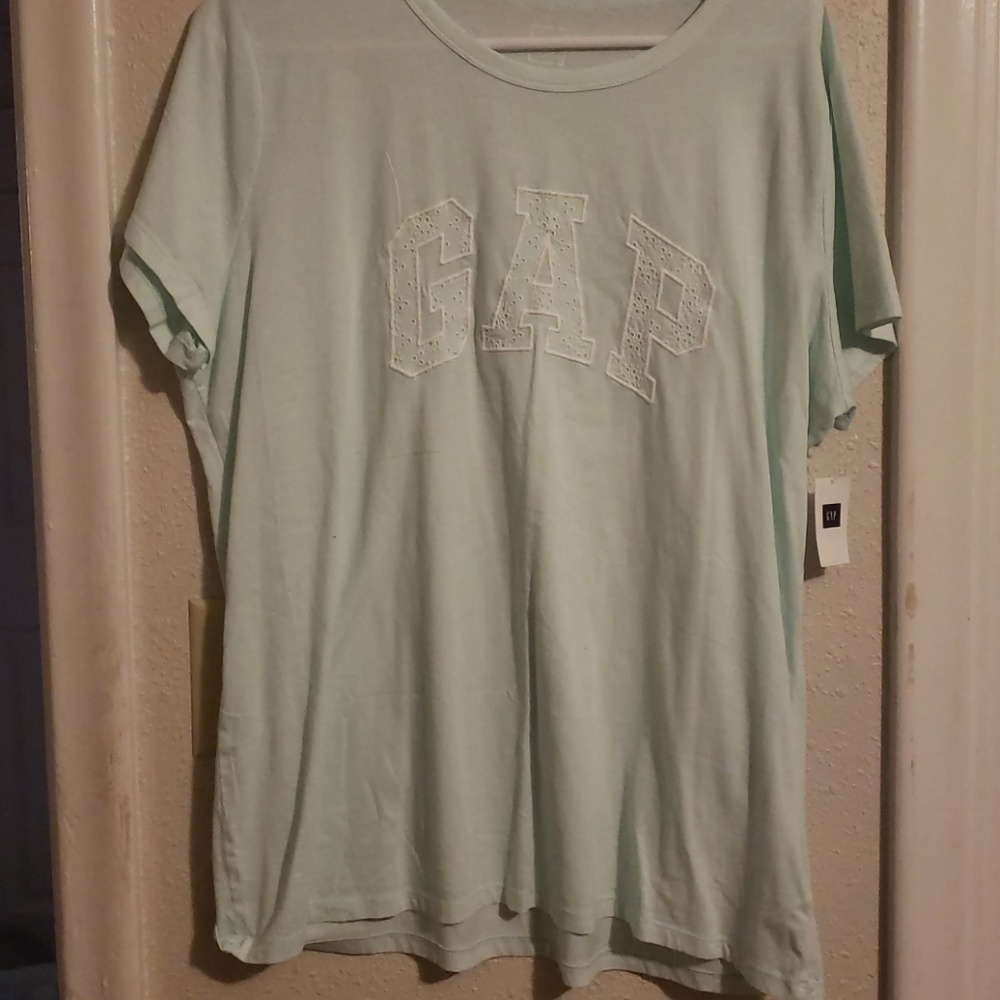 Gap tee